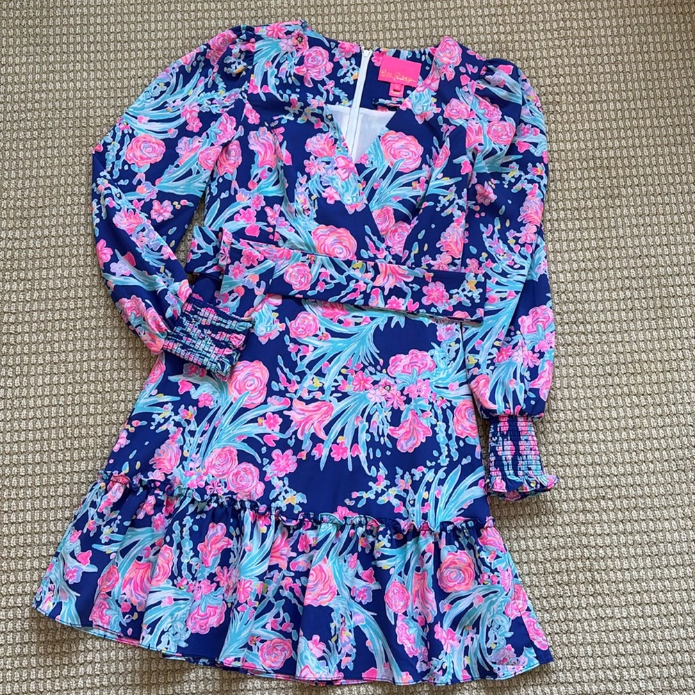 Lilly Pulitzer faux wrap dress w/belt
Size 0